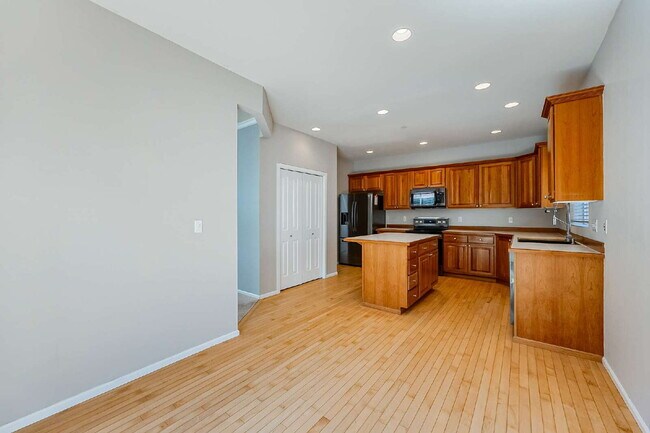 Building Photo - This is a beautiful property in the Savana...