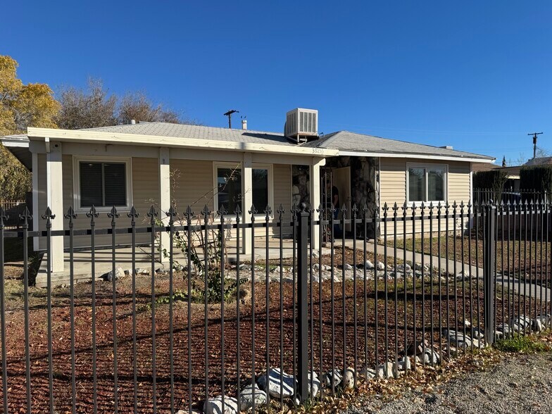 Building Photo - 38756 Landon Ave