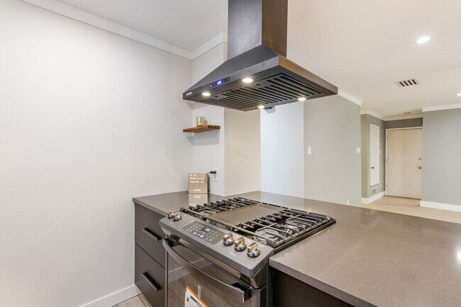Building Photo - 7107 Barnsdale Way  Austin TX 78745