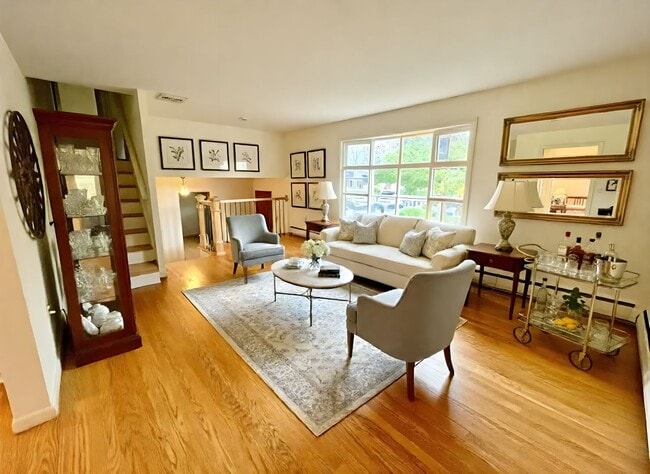 Building Photo - 3 Bedroom 1.5 Bathroom in Harrisburg -Cent...