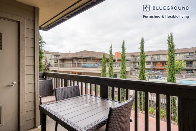 Building Photo - 622 Edgewater Blvd