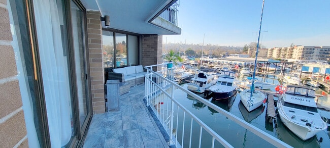 Building Photo - 9500 Rainier Ave S