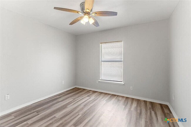Building Photo - 108 Gm Ln
