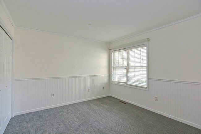 Building Photo - 123 Lordvale Blvd