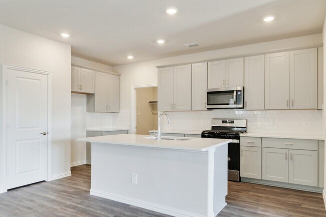 Building Photo - 109 Goosewood Dr
