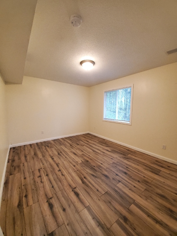 Building Photo - 2083 Maplewood Rd