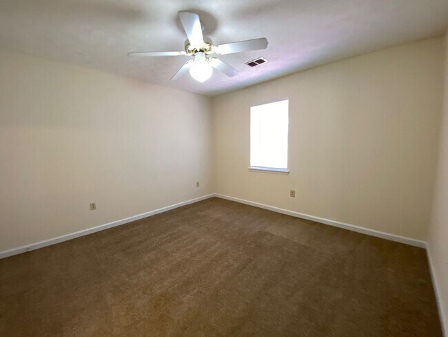 Building Photo - PRE-LEASING FOR AUGUST 2026!