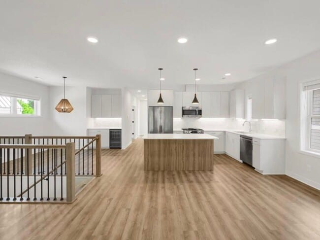 Building Photo - 5337 Drew Ave S