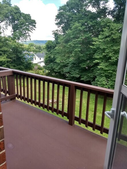 All Apartments with private deck or patio - 402 13th ST NE