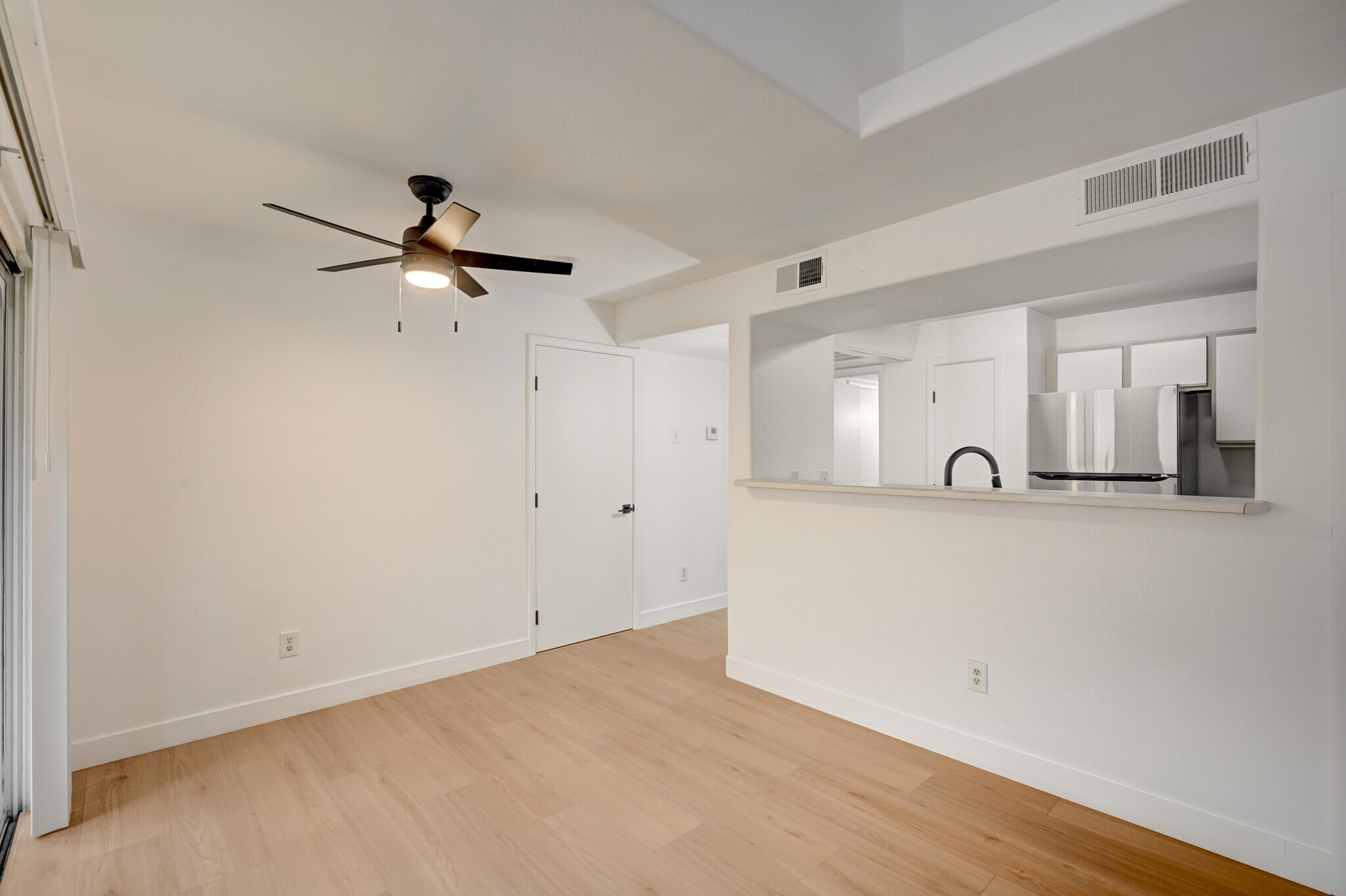 Building Photo - 2300 E Silverado Ranch Blvd