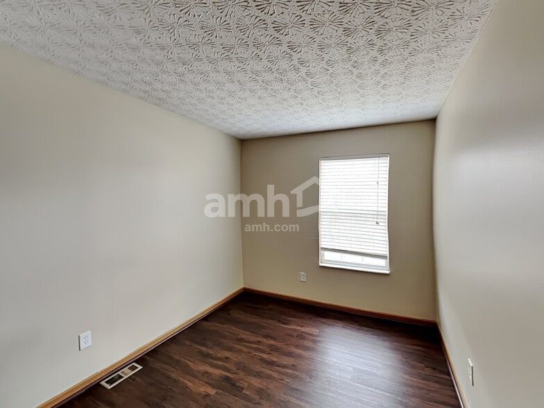 Building Photo - 8245 Crete Ln