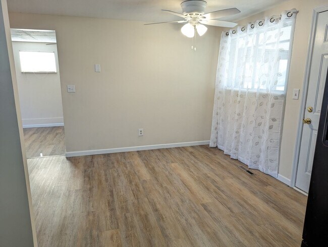 Building Photo - Available NOW - 3 Bed, 1 Bath Spacious Ran...