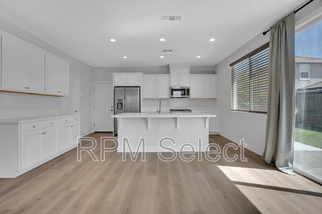 Building Photo - 567 Datura Dr