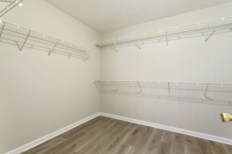 Building Photo - 2325 Winthrope Way Dr