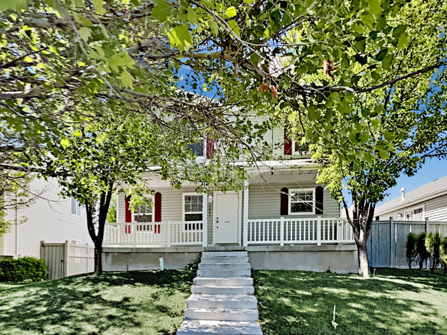 Primary Photo - 3224 E Golden Eagle Rd