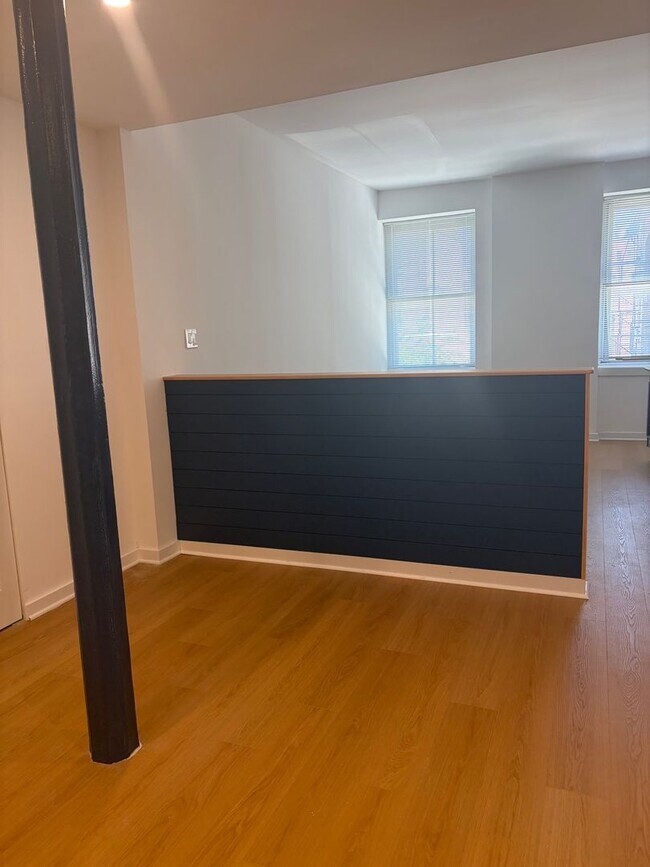 Building Photo - Welcome to Urban Elegance in the Heart of Historic Old City, Philadelphia.