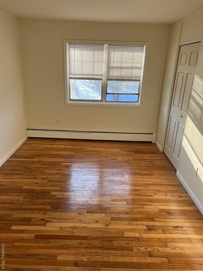 Building Photo - 2103 Barclay Manor