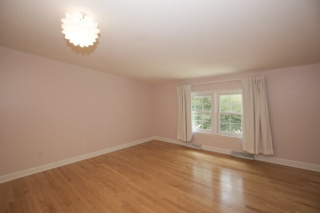 Building Photo - Stunning home in Weymouth Woods Southern P...