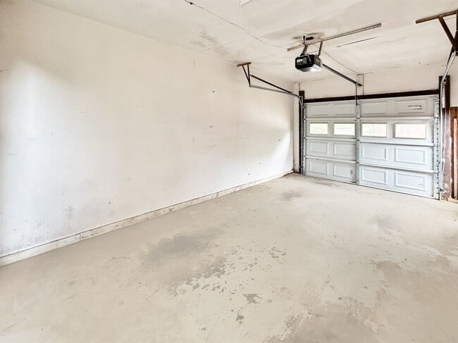Building Photo - 5030 Meadow Ln