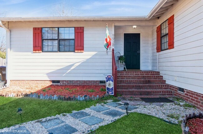 Building Photo - Long or Short term , NO HOA, fully furnished rental in SC!