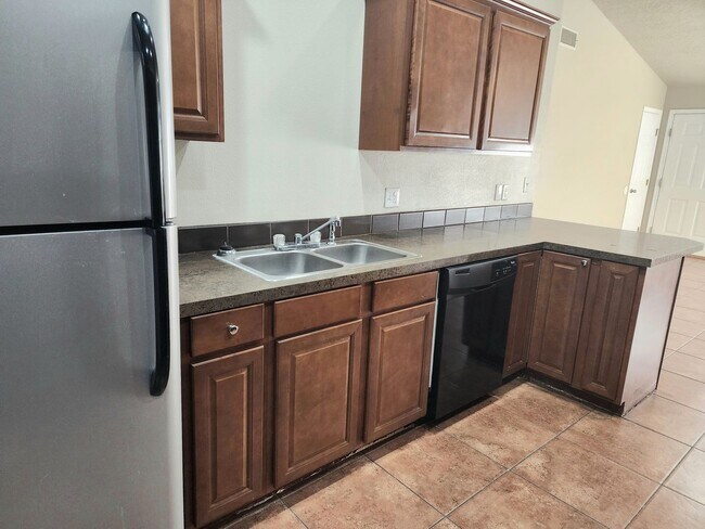 Building Photo - 1101 W 15th St