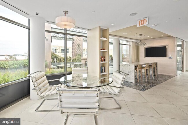 Building Photo - 810 O St NW