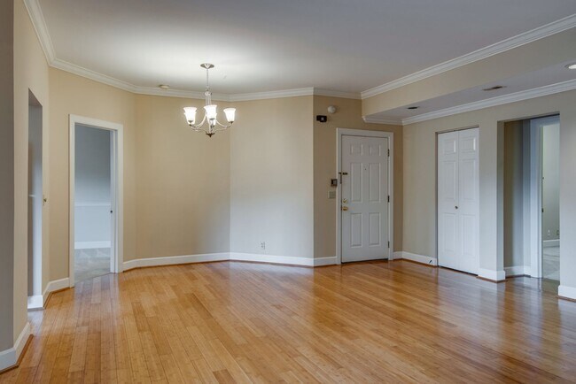 Building Photo - 218 Boxmere Pl