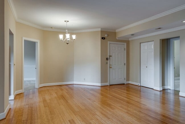 Building Photo - Beautiful Two Bedroom Green Hills Condo Wi...
