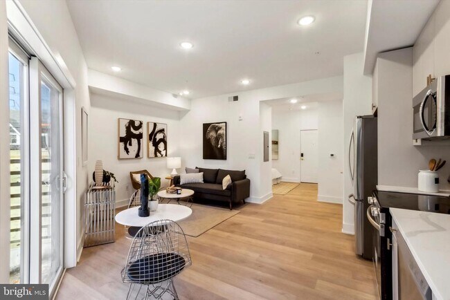 Building Photo - 367 W Hortter St