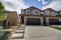 Building Photo - Town home in Saratoga Springs!