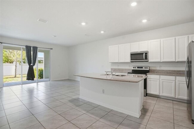 Building Photo - 5323 Dragonfly Dr