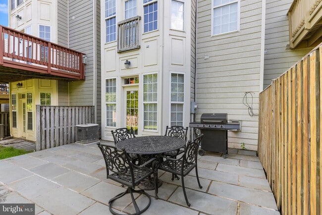 Building Photo - 43768 Lees Mill Square