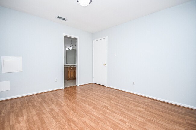 Building Photo - 2430 Long Reach Dr