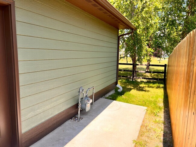Building Photo - Spacious 3-bedroom, 2 bath in Lolo, MT!!