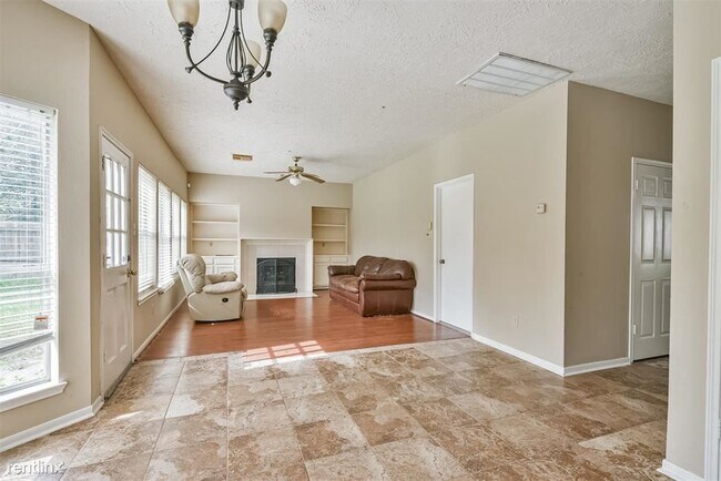 Building Photo - 4 br, 2 bath House - 1108 Woodchase Drive