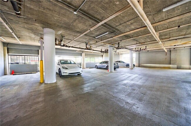 Building Photo - 2161 Peachtree Rd NE