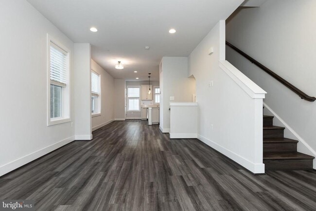 Building Photo - 12731 Vuillard St