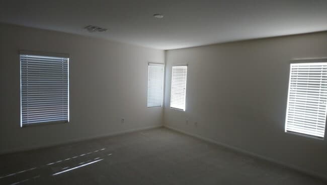 Building Photo - 2024 Hollywell St