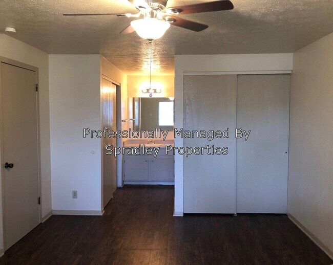 Building Photo - 608 John Paul Jones Dr