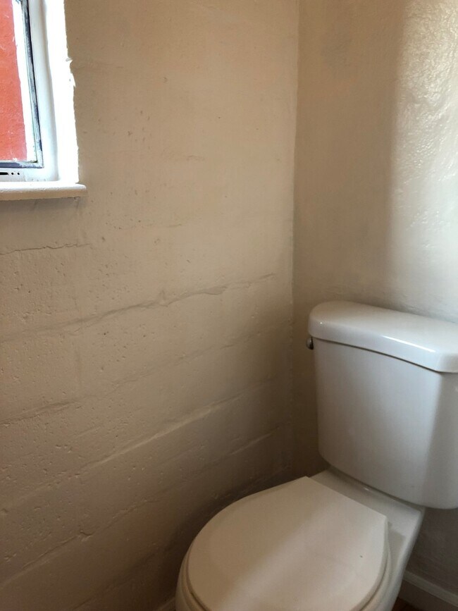 Building Photo - Tahoe Park Cutie! - JUST REDUCED