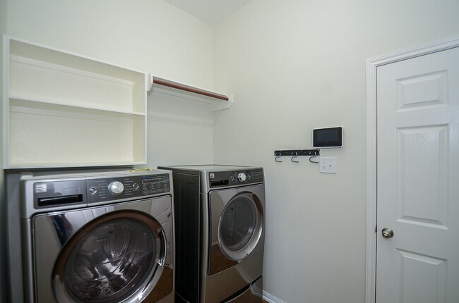 Building Photo - 12918 Hawthorne Shores Dr