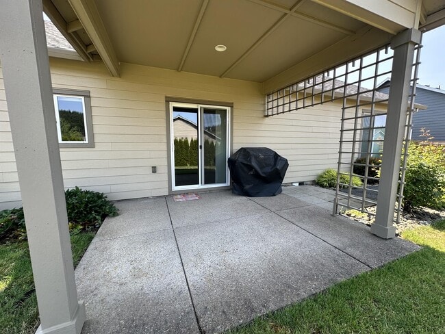 Building Photo - 823 Riley Dr NE