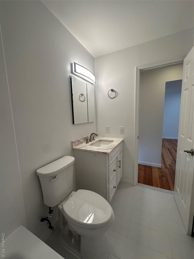 Building Photo - 12 Central Dr