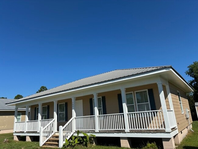 Primary Photo - Beautiful 3/2 House