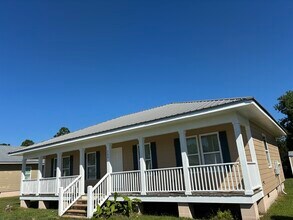 Building Photo - Beautiful 3/2 House