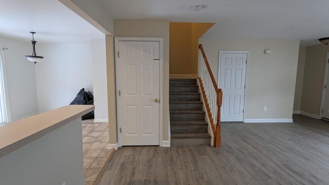 Building Photo - 829 Gallows Ct