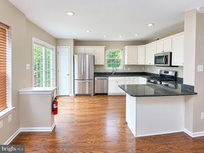 Building Photo - 40 Hearthstone Ln