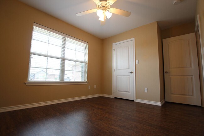 Building Photo - Coming Soon! Gorgeous 3 Bedroom Home in Th...