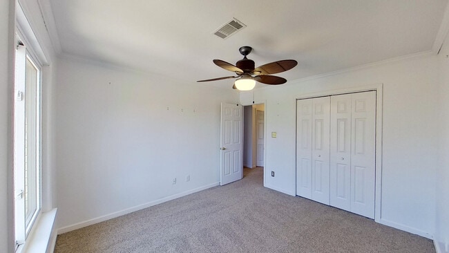 Building Photo - 690 Riverfront Dr