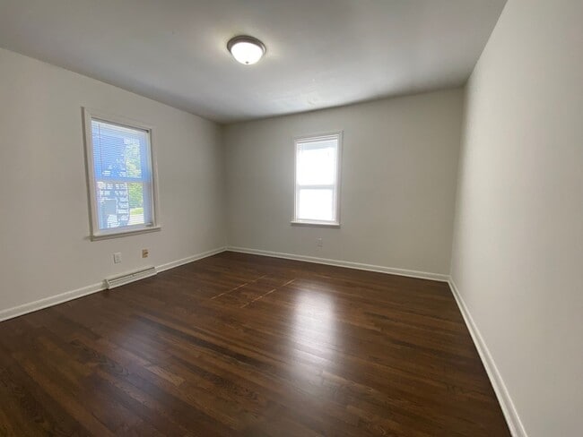 Building Photo - Convenient 2BR Rental Near Amenities: Your...